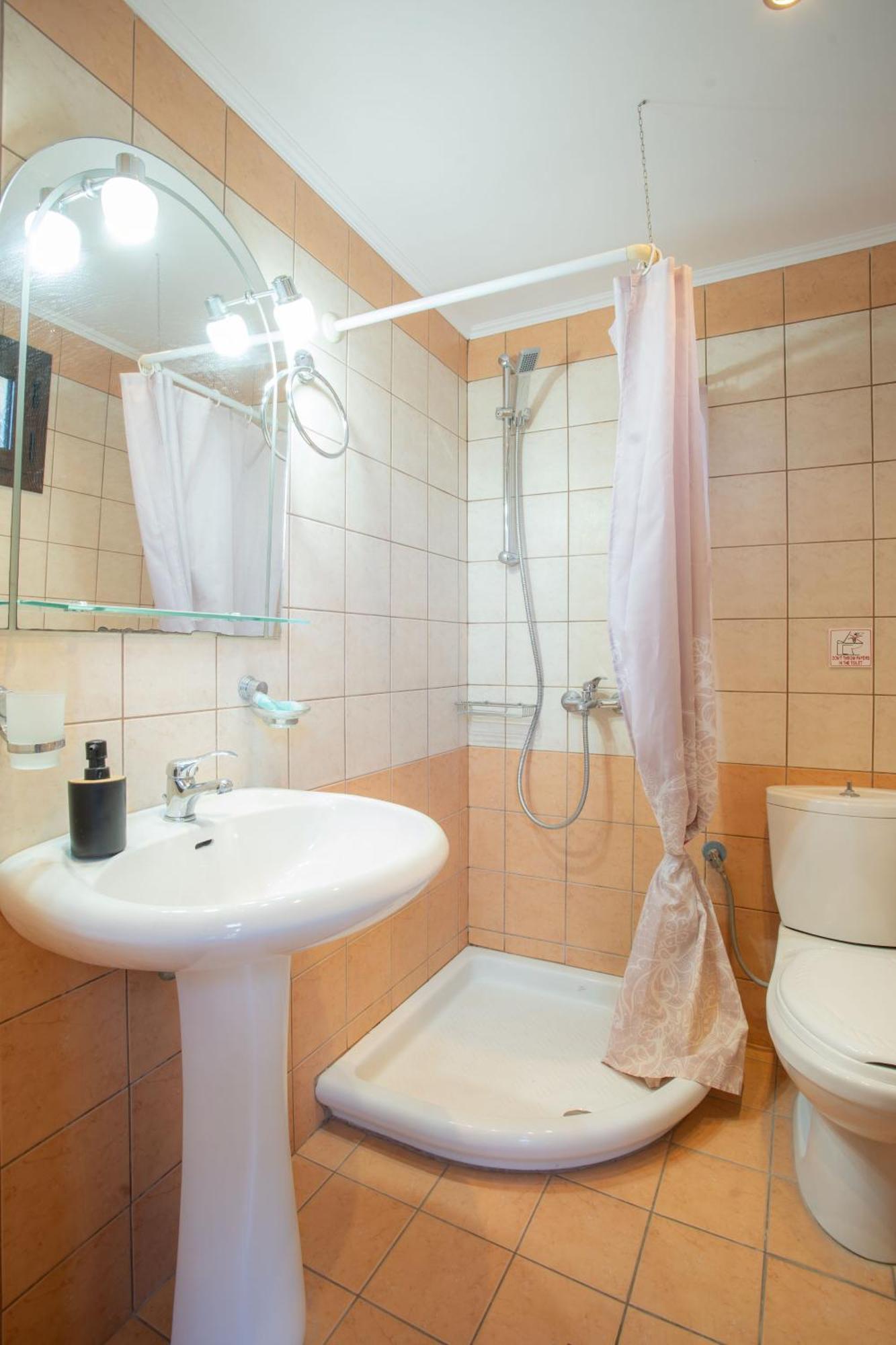 Eros Appartments Kalamitsi  Room photo