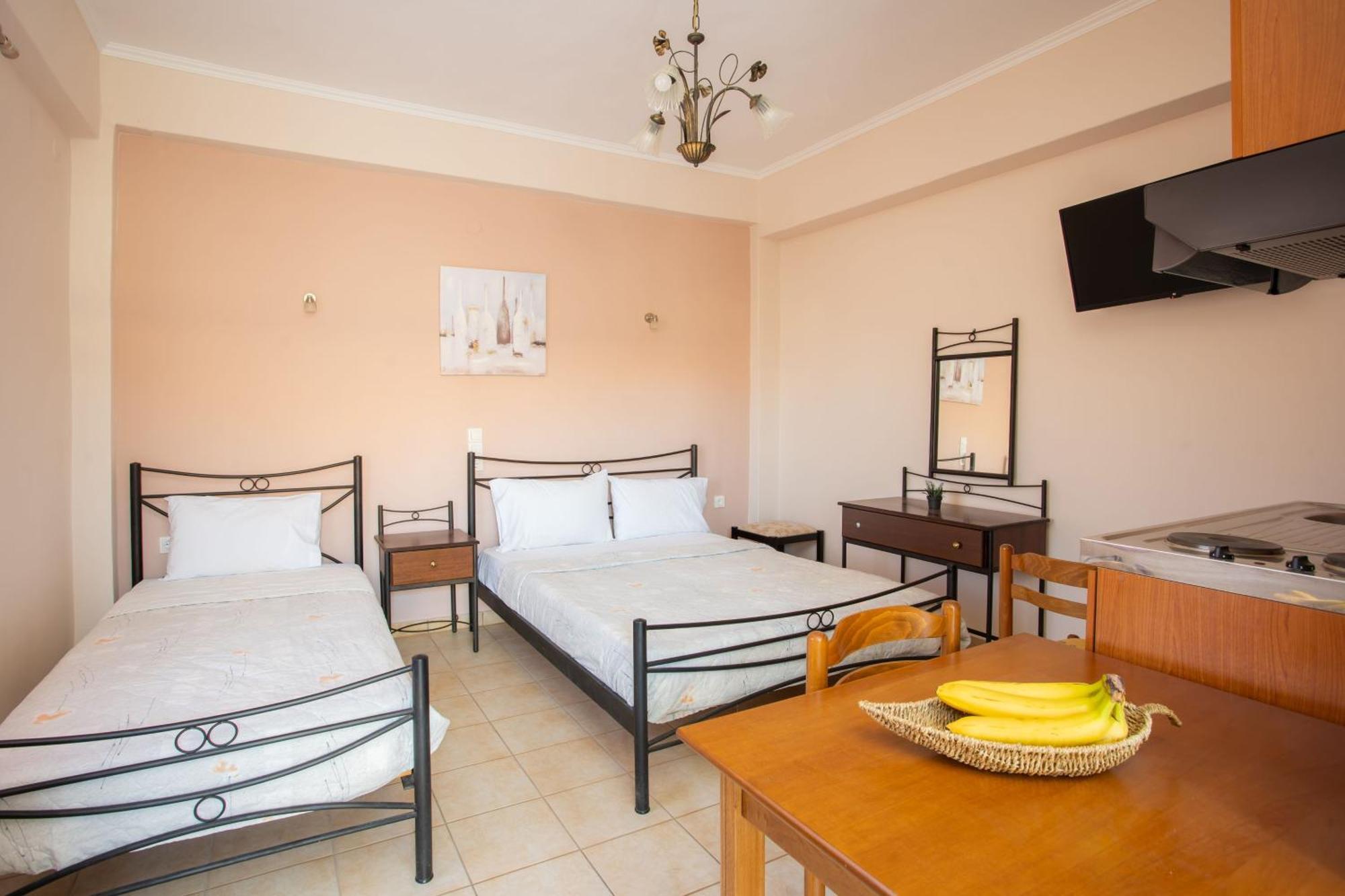 Eros Appartments Kalamitsi  Room photo